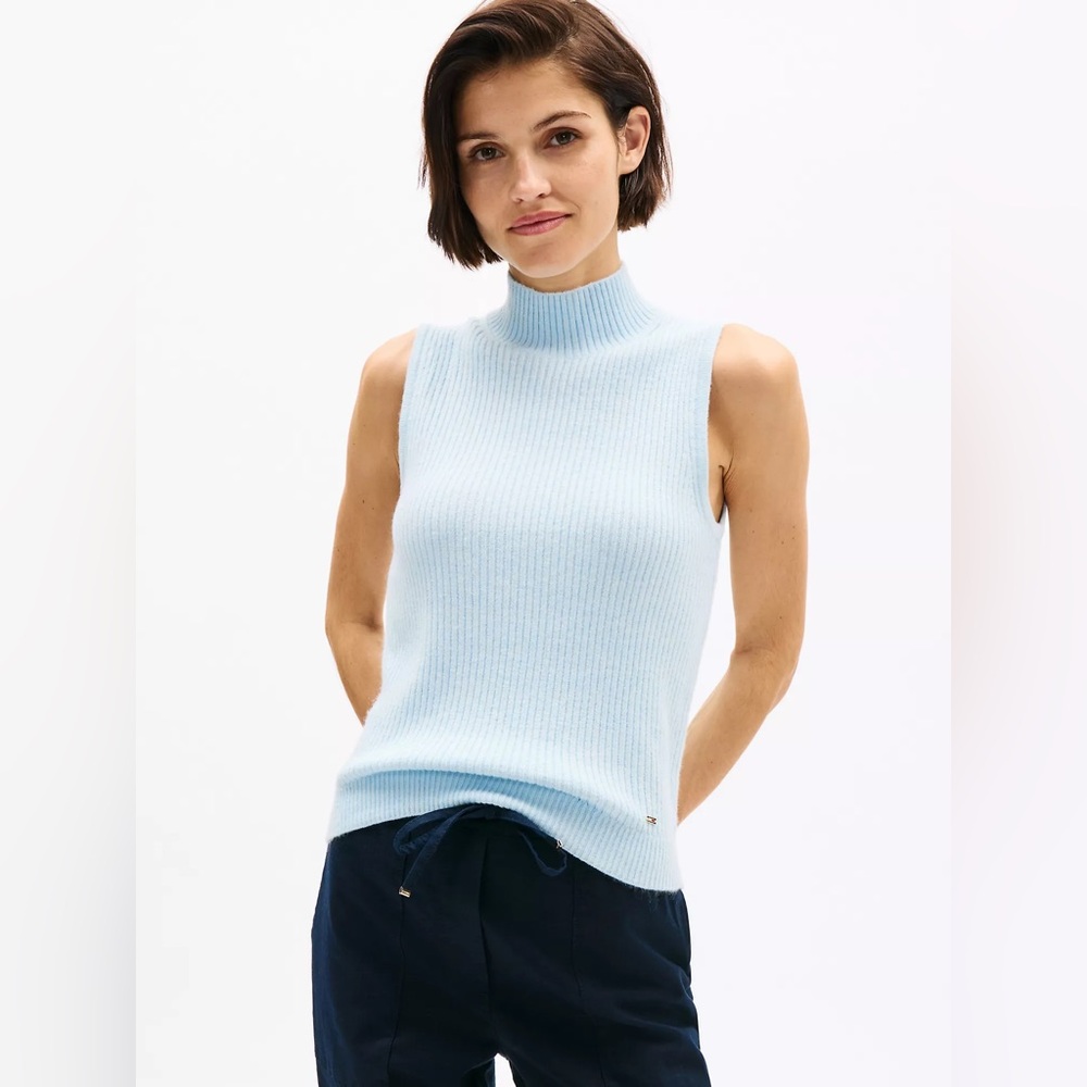Light Blue Sleeveless Knit Top